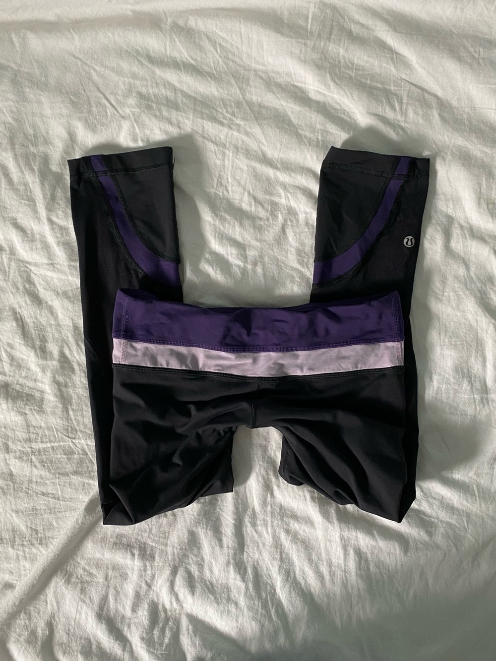 2000s lululemon caprii yoga pants with purple waistband size 6